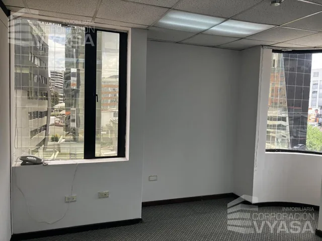 Carolina - Amazonas y Rumipamba, Oficina de Venta 70 m² — imagen 3