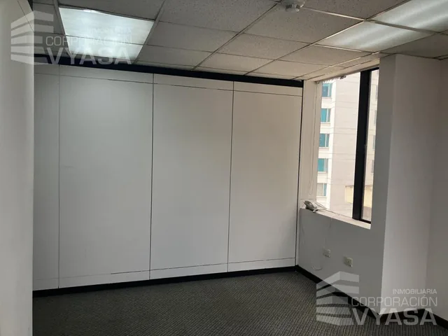 Carolina - Amazonas y Rumipamba, Oficina de Venta 70 m² — imagen 2
