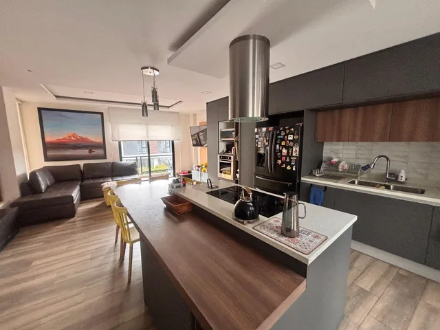 Vendo Espectacular Casa, con Vista Inigualable en Nayon — imagen 5