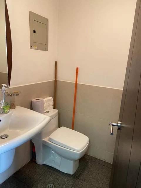 Venta de Linda Oficina Piso Alto con Hermosa Vista (Sector 12 de Octubre) — imagen 4