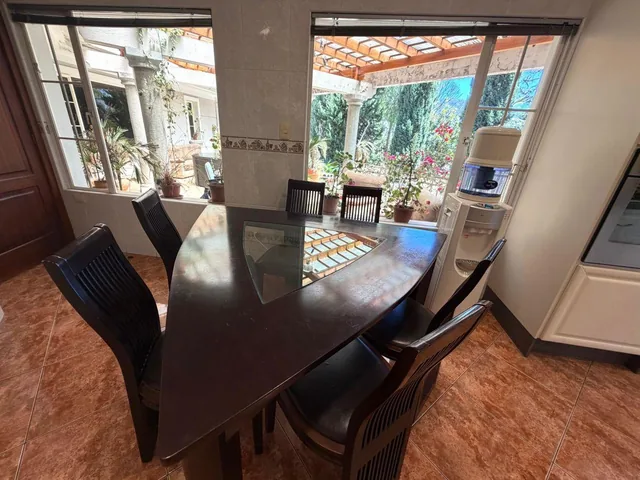Vendo Casa en Planta Baja 680 m² de Construcción, 1.940 m² Terreno Cumbayá 5 Dorm. Formales — imagen 2
