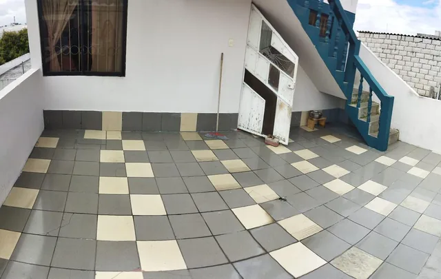 En Venta Linda Casa y Departamento, Entrada a Carapungo — imagen 3