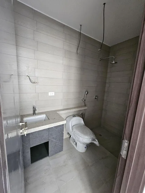 7618.urb. Riona - Samborondon Km3, Vendo Departamento de Estreno, 3 Dorm. $302.132. Guayas — imagen 3