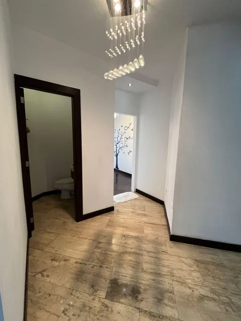 2 Dorm.. Estudio, Balcón en Quito Tenis Calle Hidalgo de Pinto — imagen 3