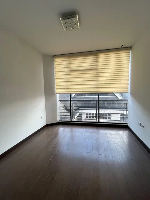 2 Dorm.. Estudio, Balcón en Quito Tenis Calle Hidalgo de Pinto — imagen 2