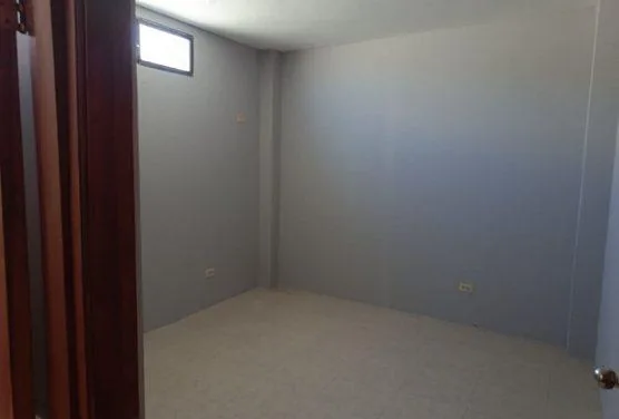 Se Vende Casa de Una Planta con Loza - W. Sánchez — imagen 3