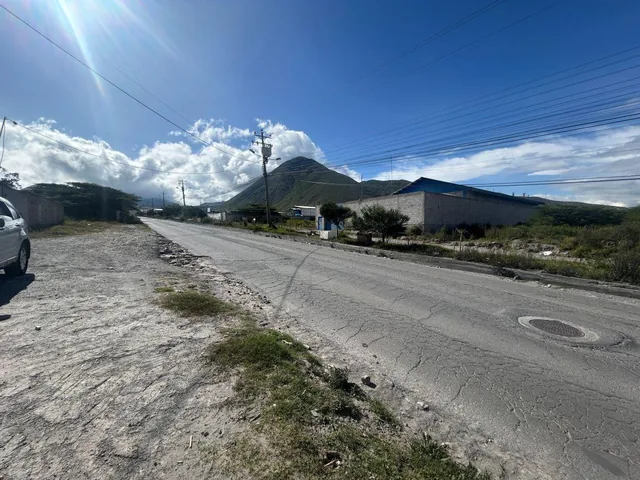Oportunidad de Inversión 2.944 m² Terreno Plano con Rentas Activas en La Mitad del Mundo — imagen 3