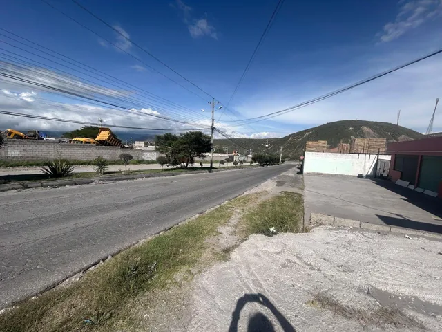 Oportunidad de Inversión 2.944 m² Terreno Plano con Rentas Activas en La Mitad del Mundo — imagen 2