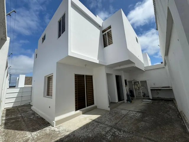 La Casa en Venta en La Urbanizacion Luxor, Manabí — imagen 2