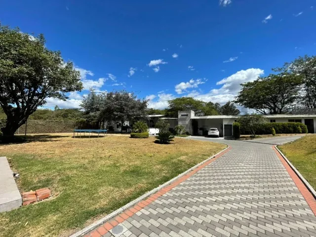 En Venta Casa con Terreno. Sector Nayón — imagen 4