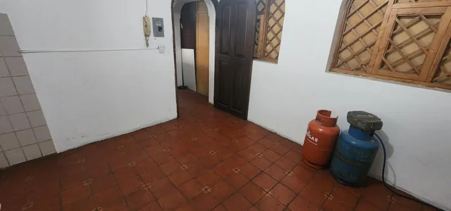 Venta Casa Norte de Quito Rentera 6 Diciembre y El Inca 3 Pisos 2 Locales 2 Depart Patio Posterior — imagen 2