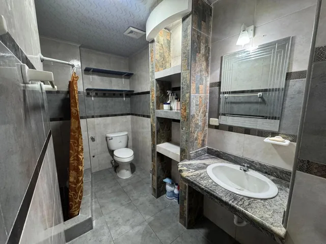 En Venta Casa en Cdla. El Cóndor en Norte de Guayaquil. Guayas — imagen 4