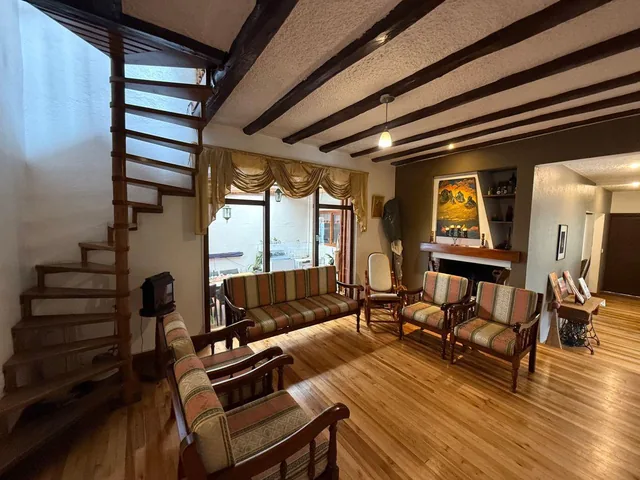 Casa Esquinera en Venta, Azuay — imagen 3
