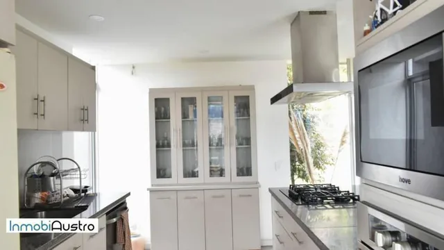Cerca del Hospital del Iess, Venta de Hermosa Casa con Vista a La Ciudad, Azuay — imagen 2