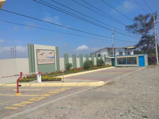Venta de Casa de 213 m en Urbanización Cerrada, 2 Dorm. en Playas. en La Vía Playas Data, Guayas — imagen 5