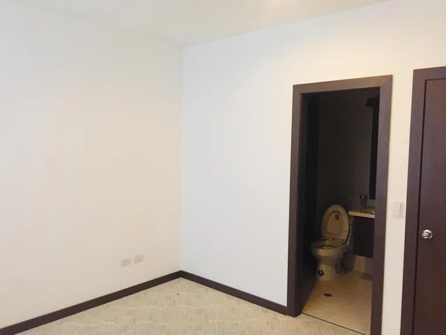 Vendo de Oportunidad - Quito Tennis Hermoso Departamento de Lujo, 2 Dorm. con Piscina Gimnasi — imagen 4