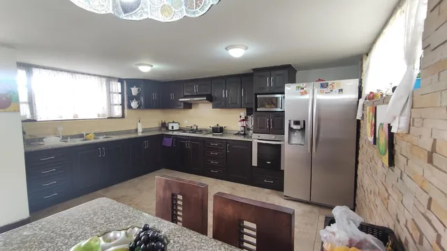 Casa en Venta de 4 Habitaciones en Planta Baja con Terreno de 1800 m², Valle de Los Chillos, Conocoto — imagen 4