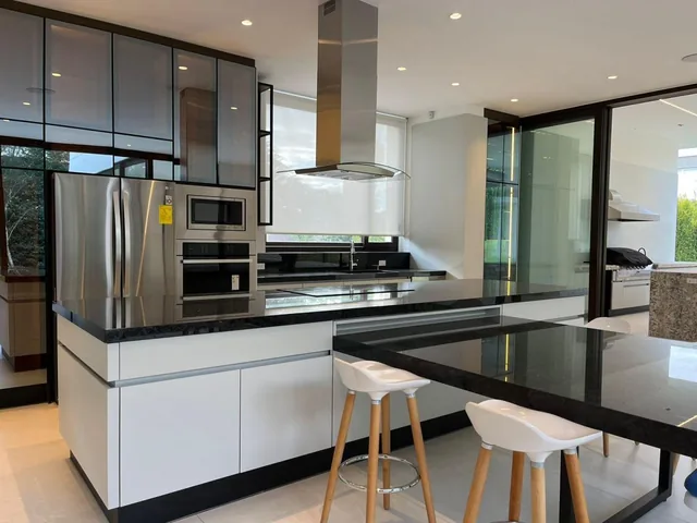 Casas de Venta en Cumbayá a Estrenar con Ascensor y Jardín — imagen 3