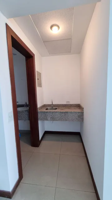 Eno - Oficina Comercial de 38.90 m² en Venta en Centro Norte, Carolina. Provincia de Pichincha — imagen 4