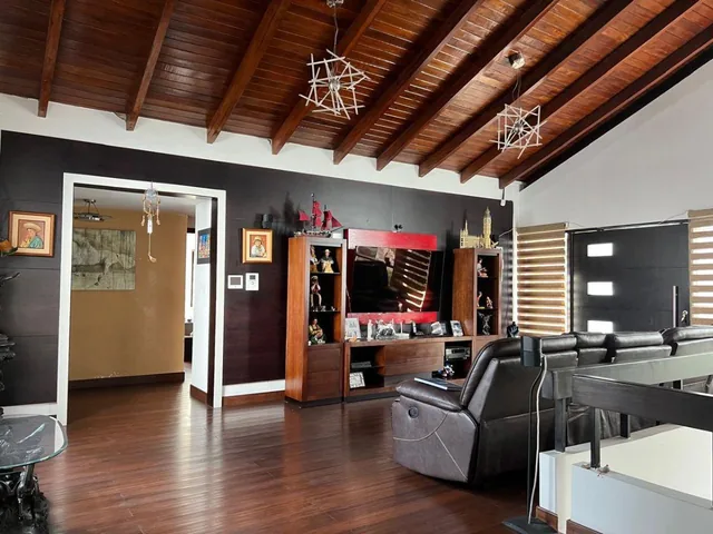 Casa Unifamiliar de 4hab de 3 Niveles en La Granda Centeno — imagen 2