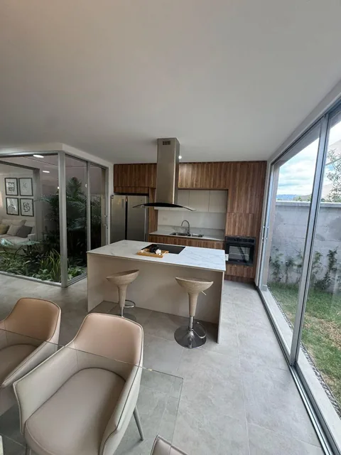 Venta Casa Dos Plantas 3 Dorm. Dos Parqueaderos Mirasierra Valle de Los Chillos — imagen 2