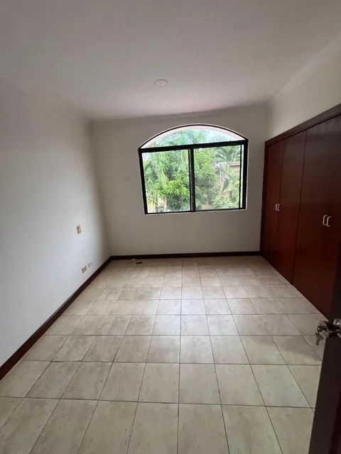 Casa de 600 m² con 4 Dorm. en Venta en Samborondón, Primeros Kilom, Guayas — imagen 4