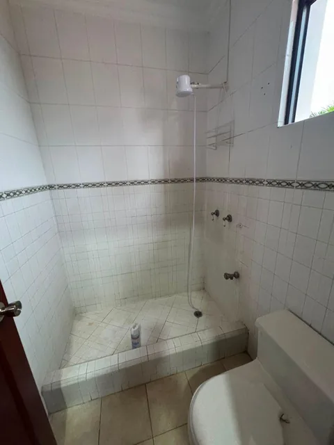 Casa de 600 m² con 4 Dorm. en Venta en Samborondón, Primeros Kilom, Guayas — imagen 2