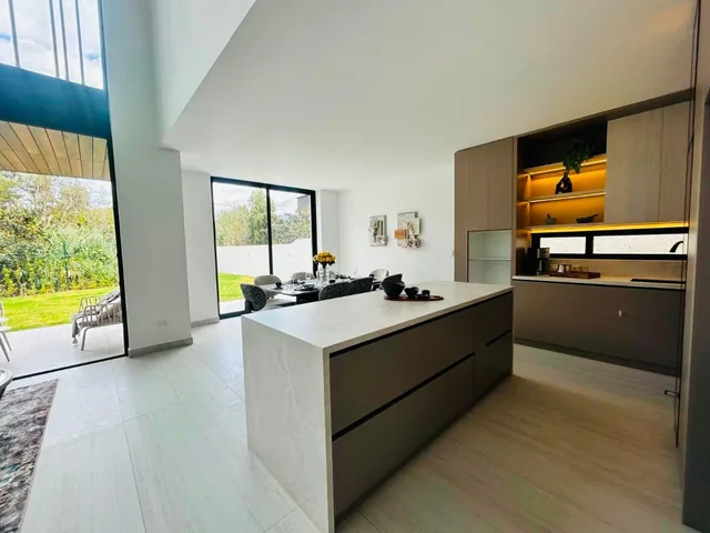 Casa No Adosada de 208 m² y 95 m² de Jardín de Venta en Cumbayá — imagen 4