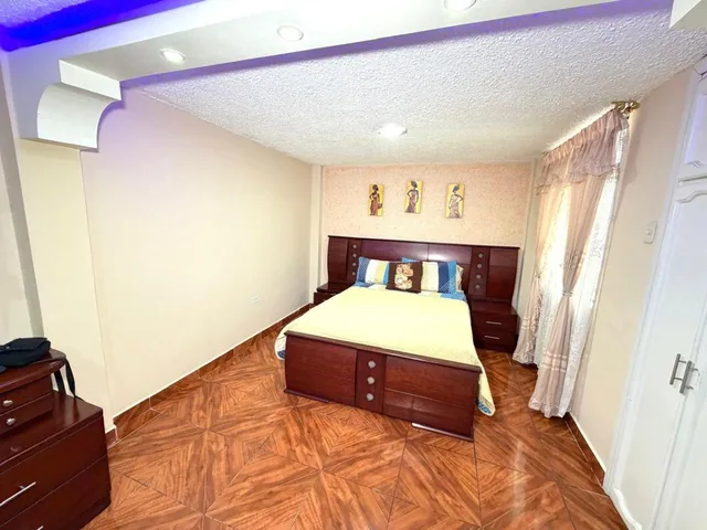 Vendo Casa de 3 Departamentos y 1 Suite, Sector La Ecuatoriana — imagen 4