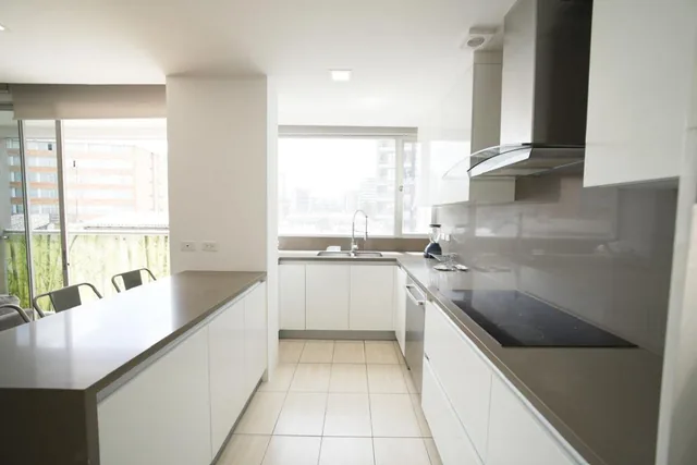 Moderno Departamento en La Carolina: 2 Hab, Balcón y Doble Parqueadero en $ — imagen 5