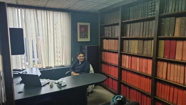 Vendo Ofiina de 75 m, Colon y Amazonas $50000, Dos Baños — imagen 3