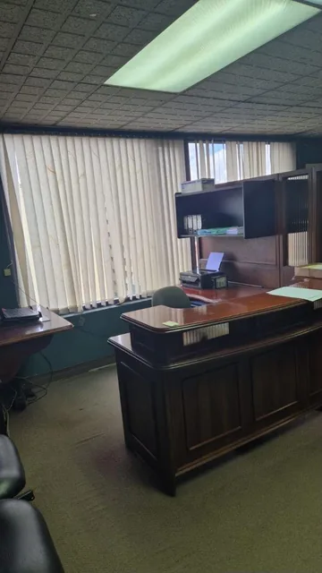 Vendo Ofiina de 75 m, Colon y Amazonas $50000, Dos Baños — imagen 2
