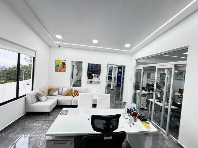 Oficina / Local Comercial Moderno en Venta — imagen 3