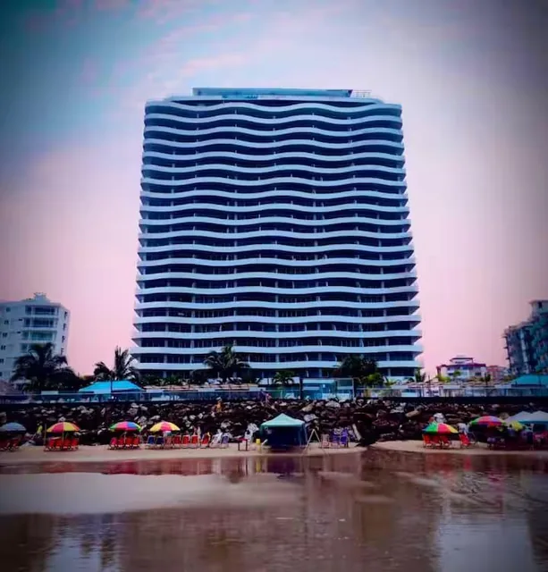Pent - House de Lujo en Venta en Tonsupa – Esmeraldas | Frente Al Mar — imagen 2