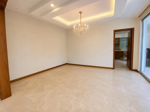 Casa en Venta – La Viña, Cumbayá: Acabados de Lujo | 230 m² de Jardín | Piscina | Parque Seguridad — imagen 4