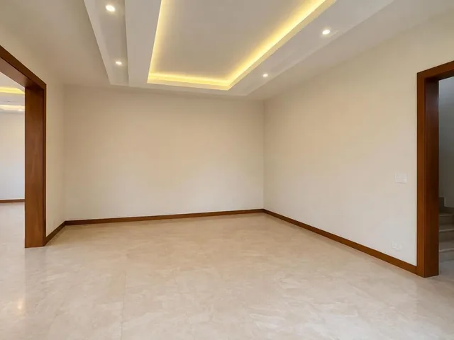 Casa en Venta – La Viña, Cumbayá: Acabados de Lujo | 230 m² de Jardín | Piscina | Parque Seguridad — imagen 3
