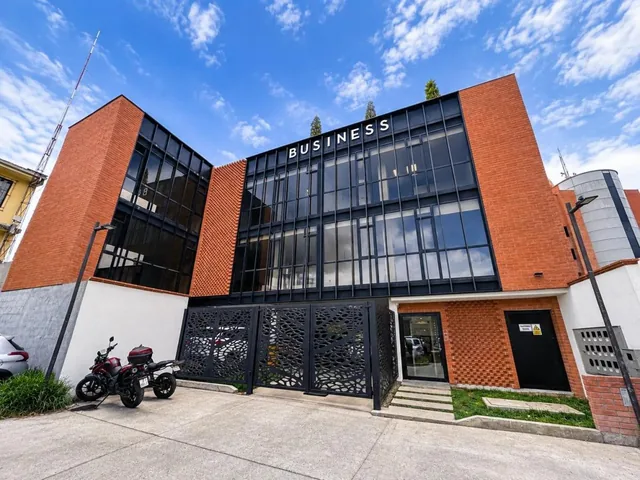 Oficina Moderna en Venta – Edificio Business, Cuenca, Azuay — imagen 4