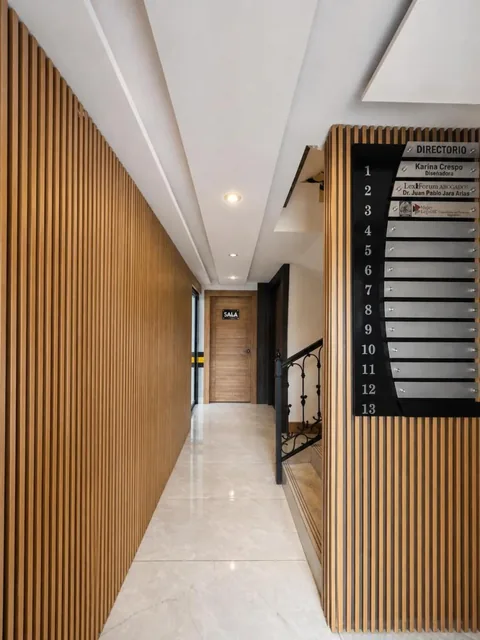 Oficina Moderna en Venta – Edificio Business, Cuenca, Azuay — imagen 2