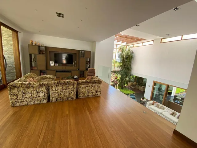 Casa de Lujo en Cumbayá con Piscina, Cine, Ascensor en Venta — imagen 3