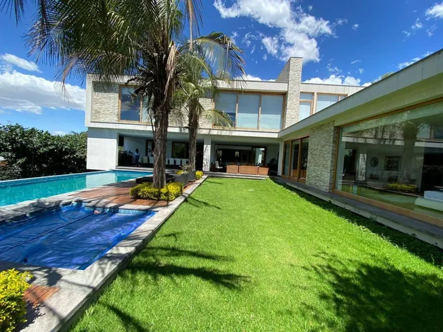 Casa de Lujo en Cumbayá con Piscina, Cine, Ascensor en Venta — imagen 2
