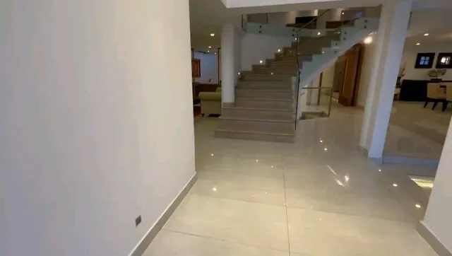 Casa de Lujo en Venta con Cine Jardín y Terraza en Quito Campo Alegre — imagen 5
