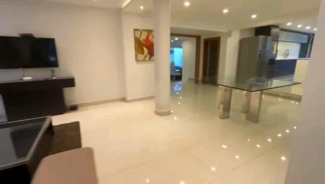 Casa de Lujo en Venta con Cine Jardín y Terraza en Quito Campo Alegre — imagen 3