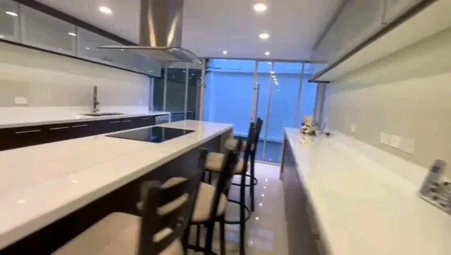 Casa de Lujo en Venta con Cine Jardín y Terraza en Quito Campo Alegre — imagen 2