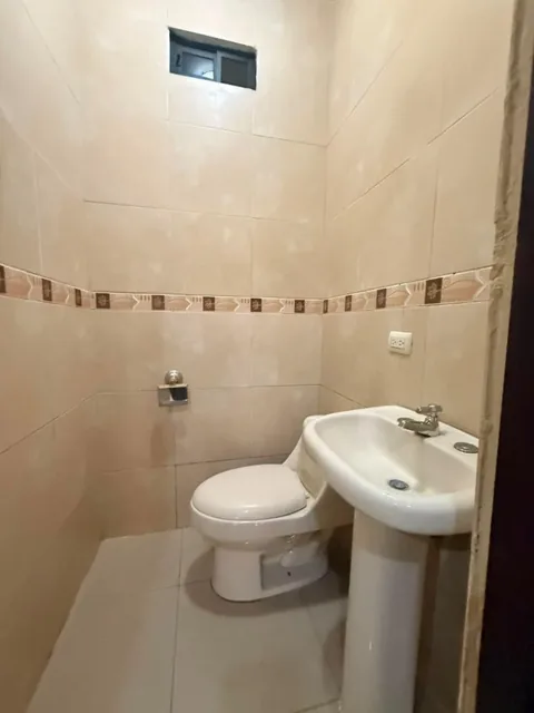 Se Vende Casa en Cerca de Villa España de 3 Dormítorios, Guayas — imagen 3