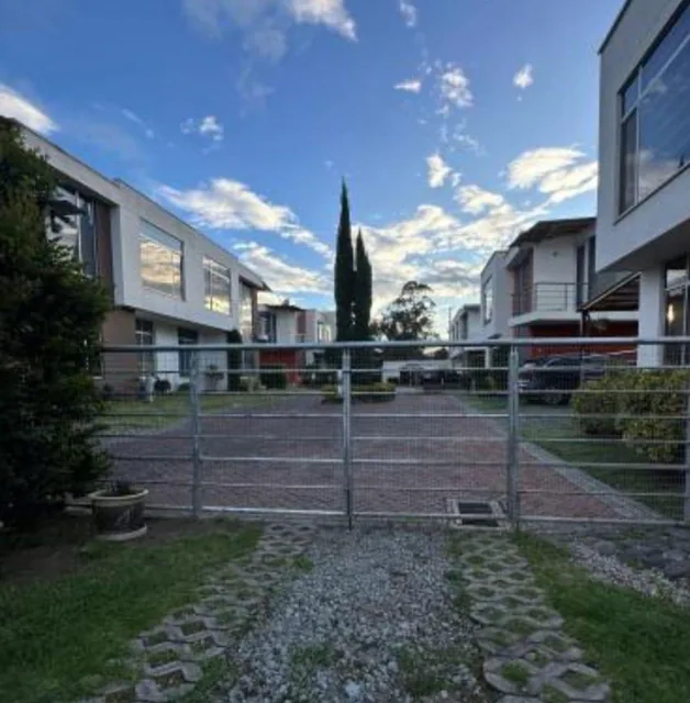 Excelente Casa en Tumbaco (La Ceramica) — imagen 5