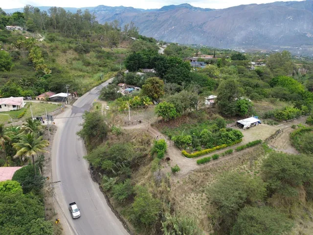 Lote en Yunguilla a Pocos m de La Via, Azuay — imagen 4
