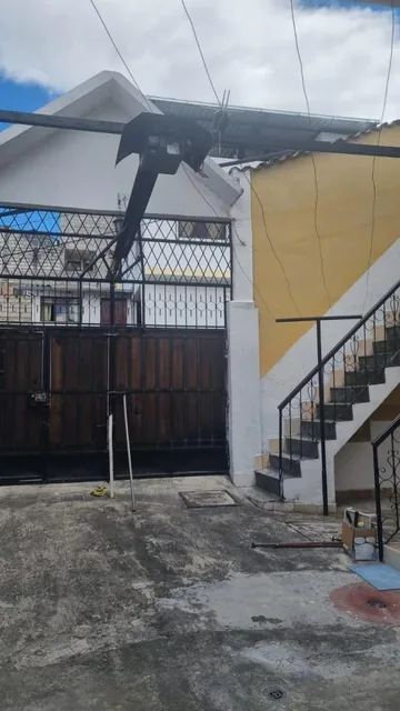 Venta Casa Grande por La Carlos Salas Cerca Comité del Pueblo Norte de Quito Inversionistas — imagen 2