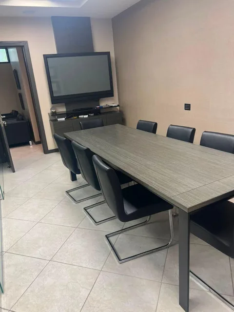 Vendo Linda Oficina Cumbaya 65 m, Site Center, Totalmente Amoblada $ Parqueo, cafeteria — imagen 3