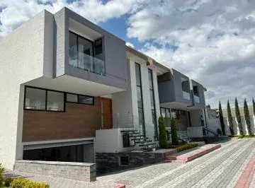 Sector Cumbaya, en Venta Casa 4d, 218 m², Dos Pisos, con Patio, en Conjunto Privado — imagen 5