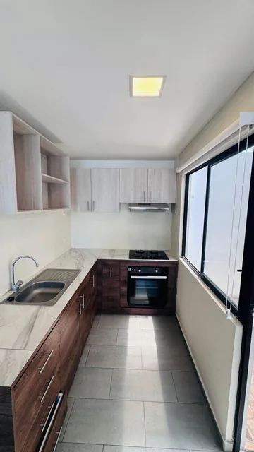 Casa Familiar de 3 Pisos, Valle de Conocoto, 94 m², en Conjunto Habitacional, Conocoto Alto. Provincia de Pichincha — imagen 3